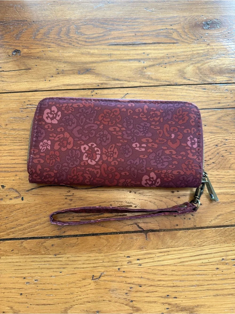 Travelon Burgundy Floral Zip-Around Wristlet Mega Wallet RFID